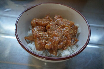 ブリのごま漬け丼